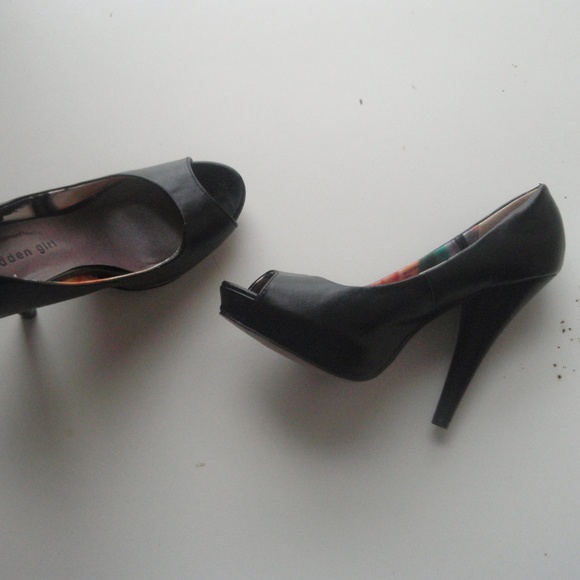 Madden Girl Shoes - ~Black Madden Girl Peep Toe Heels~